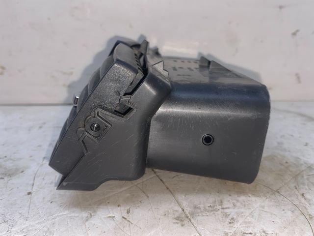 bontott PEUGEOT 307 Középső Szellőző