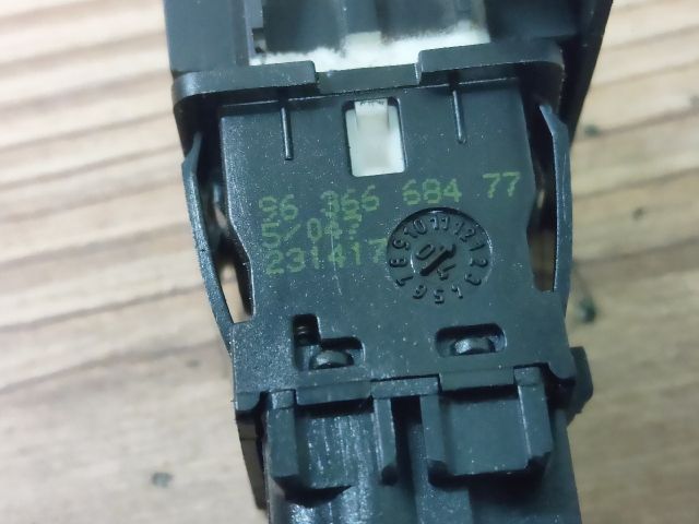 bontott PEUGEOT 307 Központizár Kapcsoló