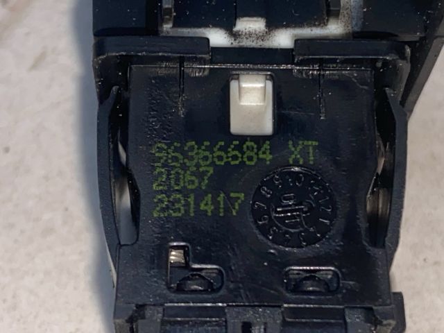 bontott PEUGEOT 307 Központizár Kapcsoló