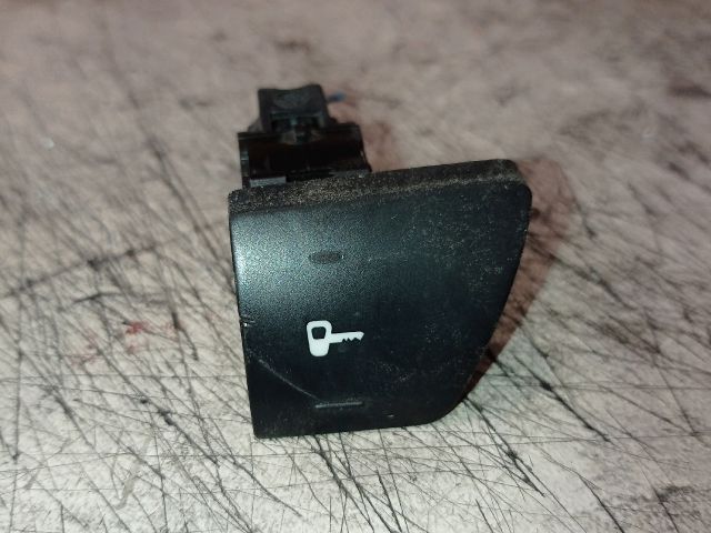 bontott PEUGEOT 307 Központizár Kapcsoló