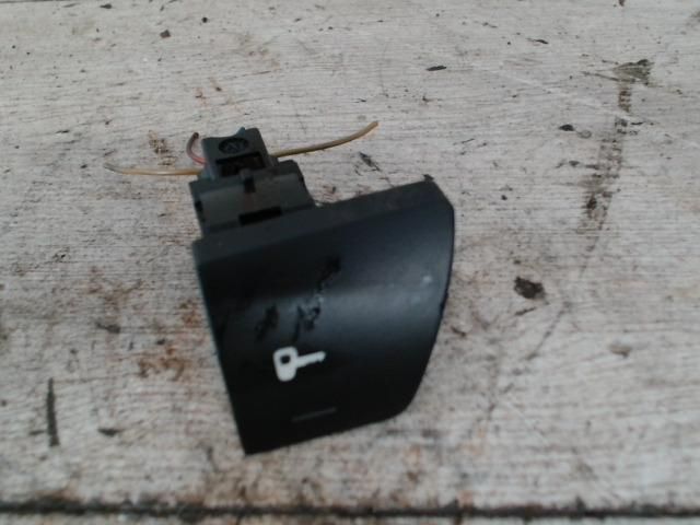 bontott PEUGEOT 307 Központizár Kapcsoló