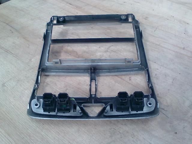 bontott PEUGEOT 307 Rádió / CD Keret