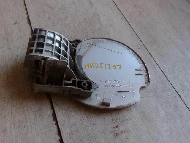 bontott PEUGEOT 307 Tankajtó