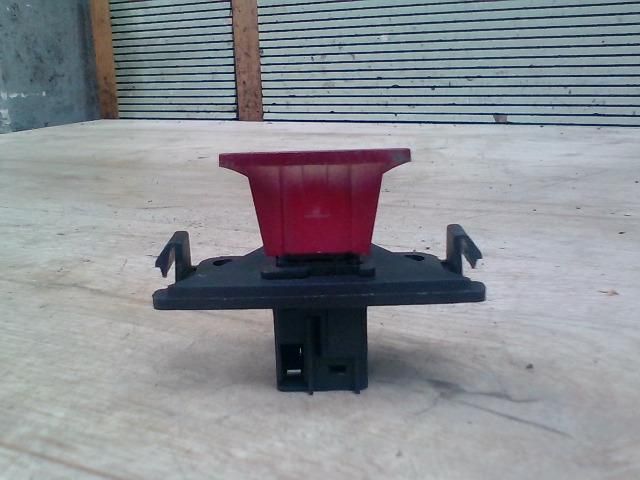 bontott PEUGEOT 307 Vészvillogó Kapcsoló