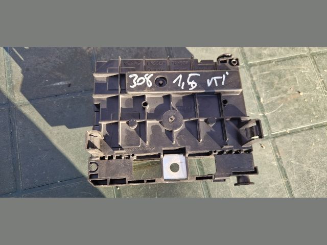 bontott PEUGEOT 308 Biztosítéktábla Motortér
