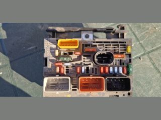 bontott PEUGEOT 308 Biztosítéktábla Motortér
