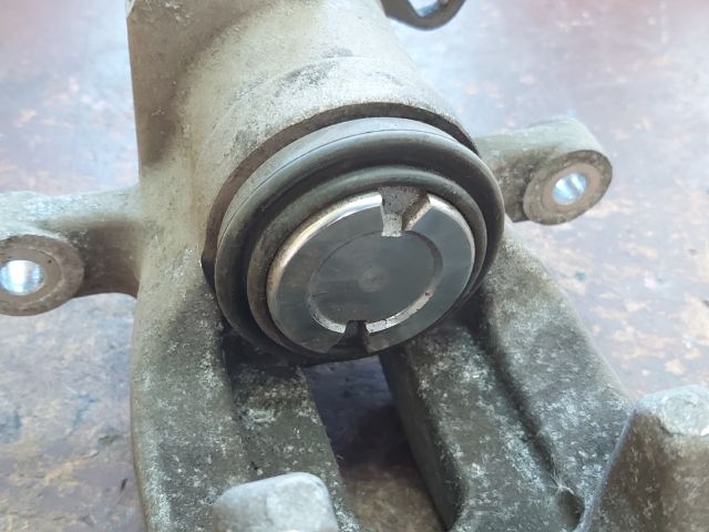 bontott PEUGEOT 308 Jobb hátsó Féknyereg Munkahengerrel