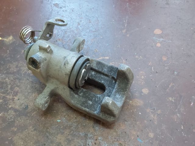 bontott PEUGEOT 308 Jobb hátsó Féknyereg Munkahengerrel