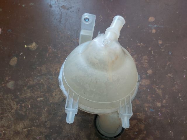 bontott PEUGEOT 308 Kiegyenlítő Tartály