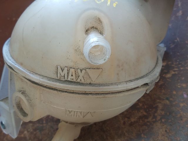 bontott PEUGEOT 308 Kiegyenlítő Tartály