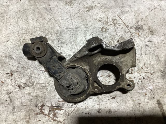 bontott PEUGEOT 308 Motor Tartó Bak (Fém)