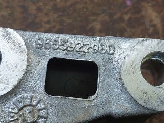 bontott PEUGEOT 308 Motor Tartó Bak Jobb