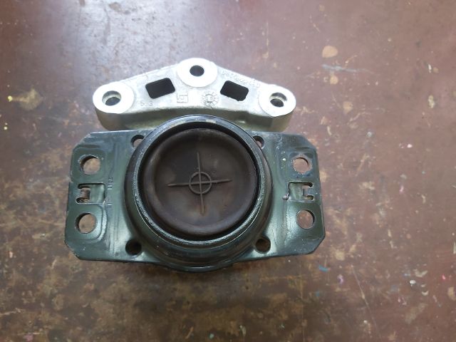 bontott PEUGEOT 308 Motor Tartó Bak Jobb