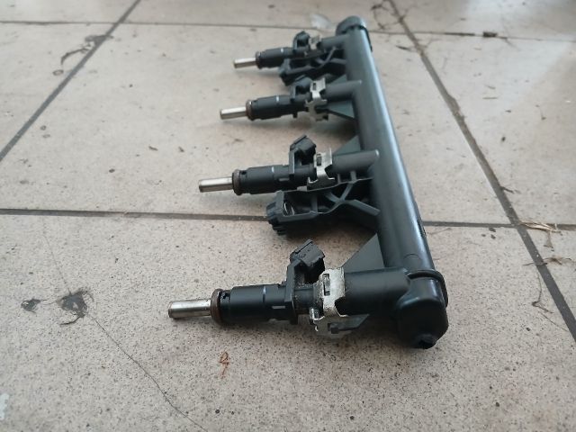 bontott PEUGEOT 308 Porlasztó Sor / Híd