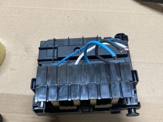 bontott PEUGEOT 308 Biztosítéktábla Motortér