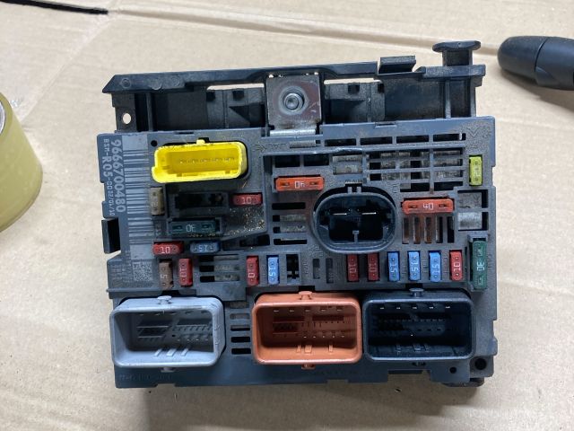 bontott PEUGEOT 308 Biztosítéktábla Motortér