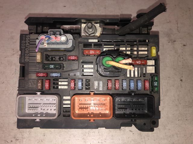 bontott PEUGEOT 308 Biztosítéktábla Motortér