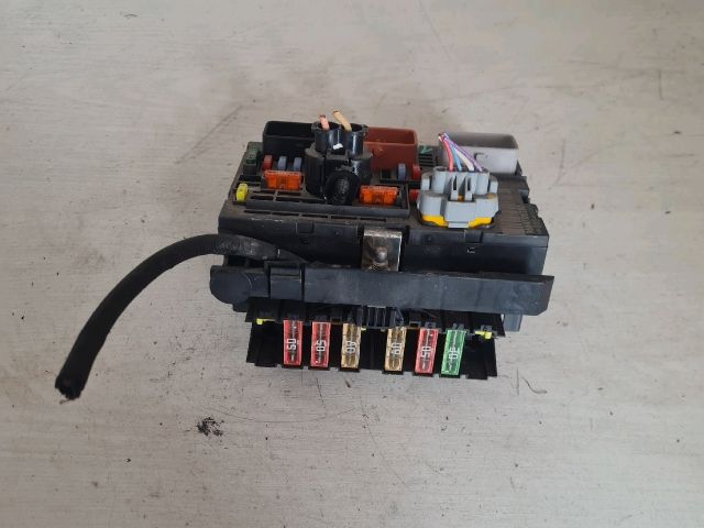 bontott PEUGEOT 308 Biztosítéktábla Motortér