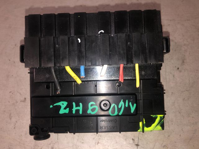 bontott PEUGEOT 308 Biztosítéktábla Motortér