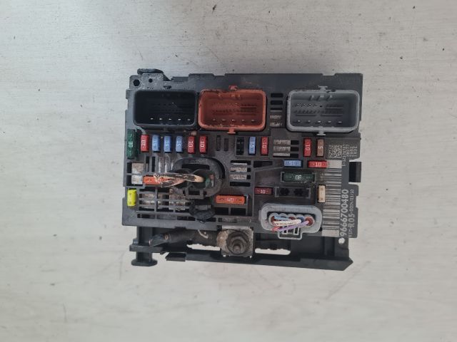 bontott PEUGEOT 308 Biztosítéktábla Motortér