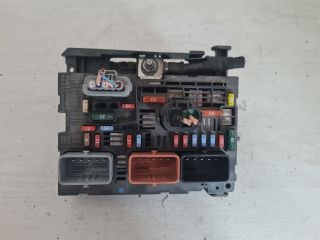 bontott PEUGEOT 308 Biztosítéktábla Motortér