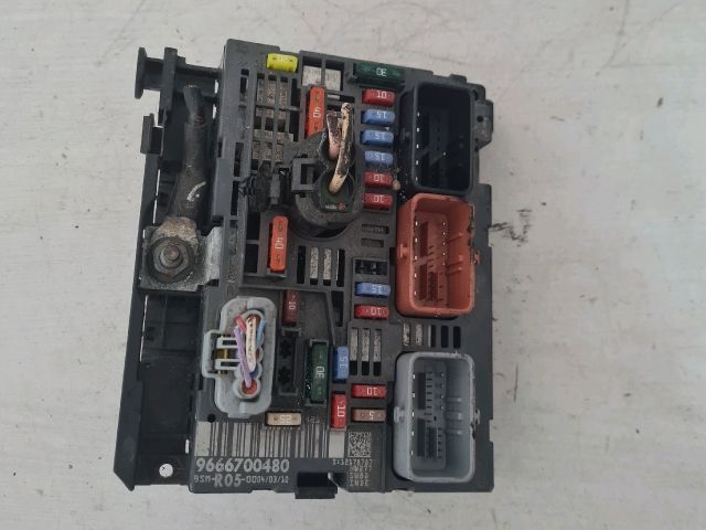 bontott PEUGEOT 308 Biztosítéktábla Motortér