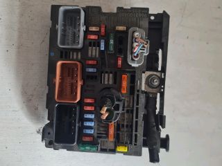 bontott PEUGEOT 308 Biztosítéktábla Motortér