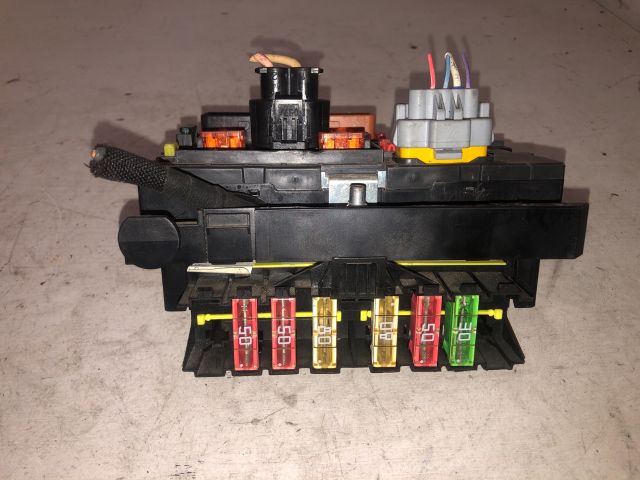 bontott PEUGEOT 308 Biztosítéktábla Motortér