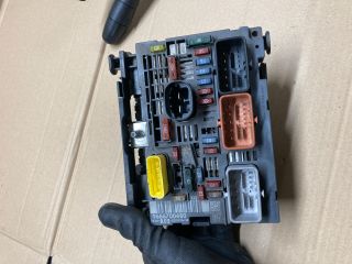 bontott PEUGEOT 308 Biztosítéktábla Motortér