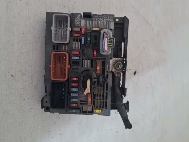 bontott PEUGEOT 308 Biztosítéktábla Motortér