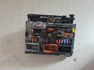 bontott PEUGEOT 308 Biztosítéktábla Motortér