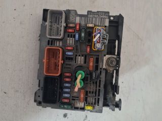 bontott PEUGEOT 308 Biztosítéktábla Motortér