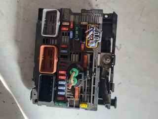 bontott PEUGEOT 308 Biztosítéktábla Motortér