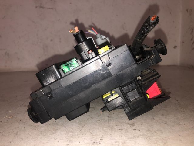 bontott PEUGEOT 308 Biztosítéktábla Motortér