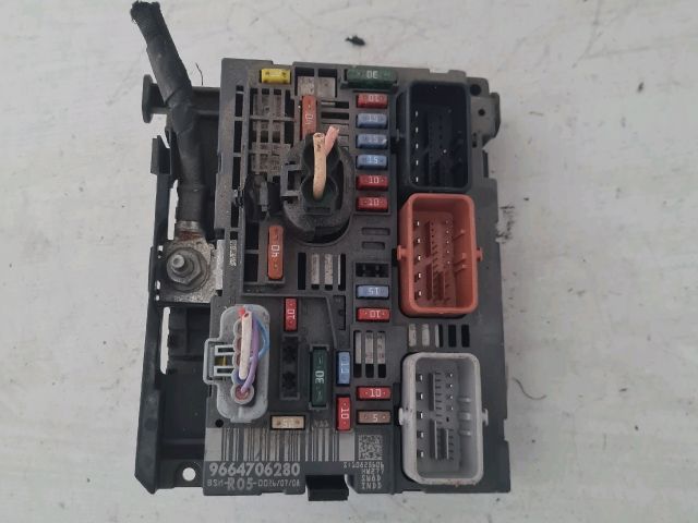 bontott PEUGEOT 308 Biztosítéktábla Motortér