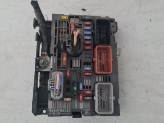 bontott PEUGEOT 308 Biztosítéktábla Motortér