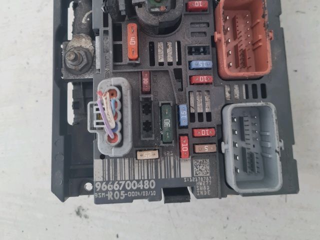 bontott PEUGEOT 308 Biztosítéktábla Motortér