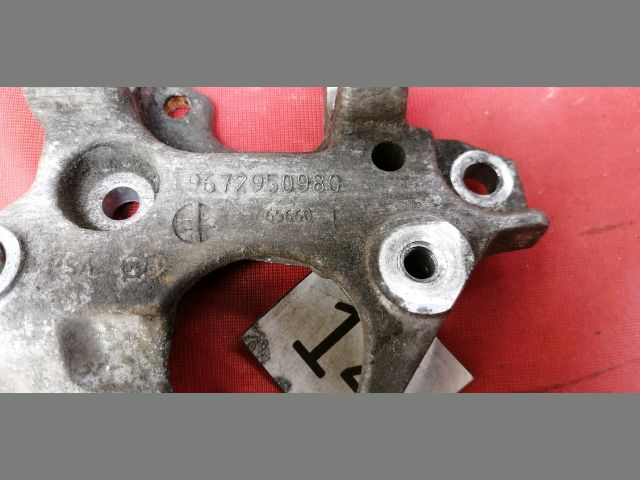 bontott PEUGEOT 308 Generátor Tartó Bak