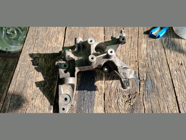 bontott PEUGEOT 308 Generátor Tartó Bak