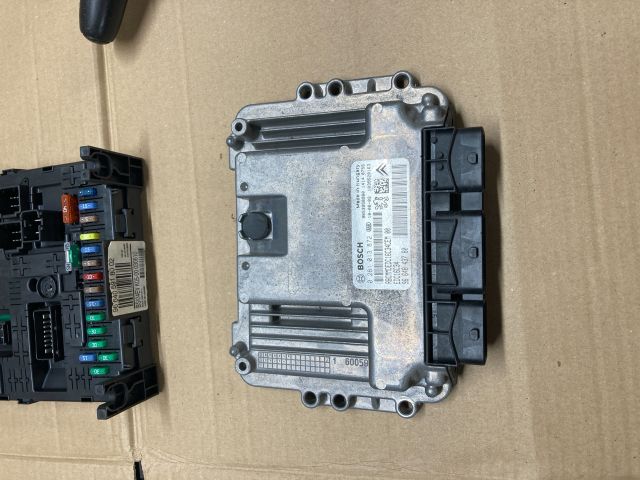 bontott PEUGEOT 308 Motorvezérlő