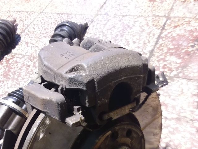 bontott PEUGEOT 308 Bal első Féknyereg Munkahengerrel