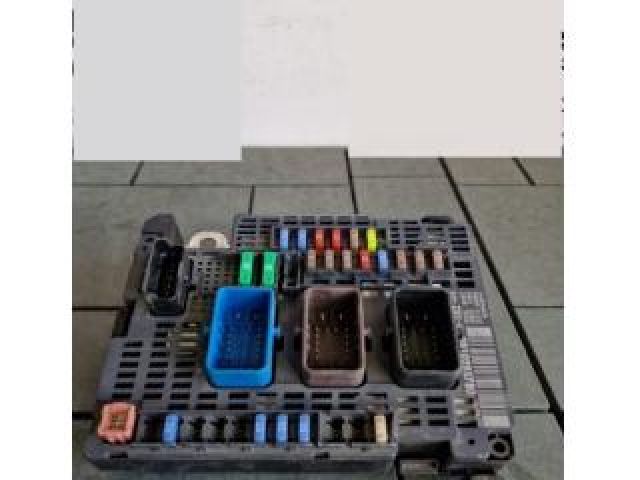 bontott PEUGEOT 308 Biztosítéktábla Motortér