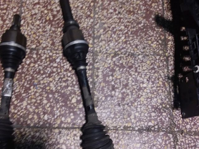 bontott PEUGEOT 308 Jobb Féltengely