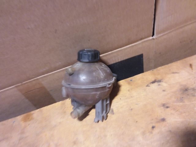 bontott PEUGEOT 308 Kiegyenlítő Tartály