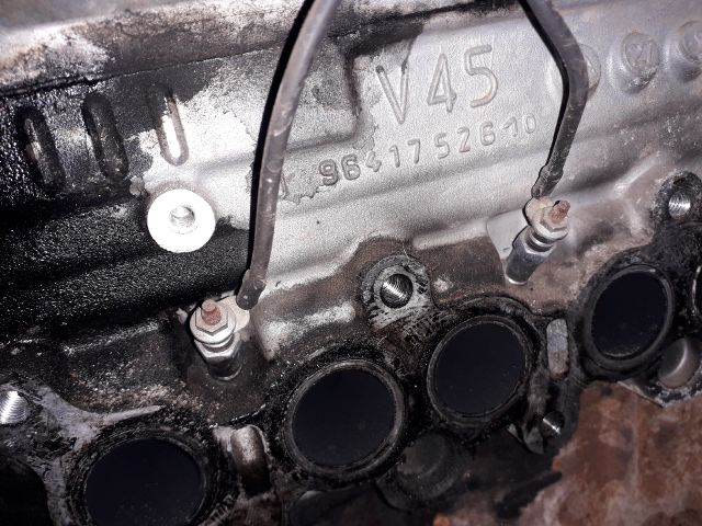 bontott PEUGEOT 308 Motor (Fűzött blokk hengerfejjel)