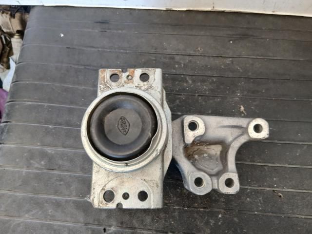 bontott PEUGEOT 308 Motor Tartó Bak (Pozíciófüggetlen)