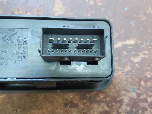 bontott PEUGEOT 308 Bal első Ablakemelő Kapcsoló