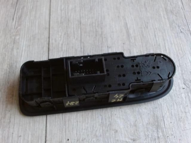 bontott PEUGEOT 308 Bal első Ablakemelő Kapcsoló