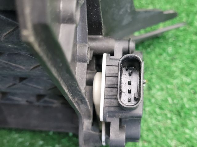 bontott PEUGEOT 308 Bal első Lökhárító Tartó (Műanyag)