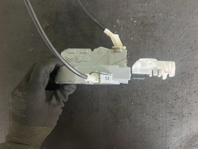 bontott PEUGEOT 308 Bal hátsó Ajtózár